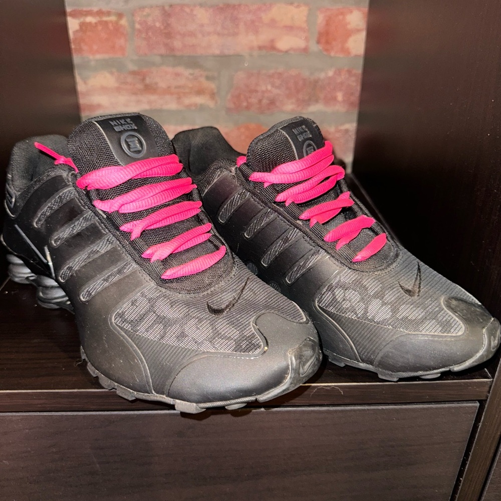 Nike Shox Women's 8.5 Black w/ Leopard Reflective Mesh & Hot Pink Laces